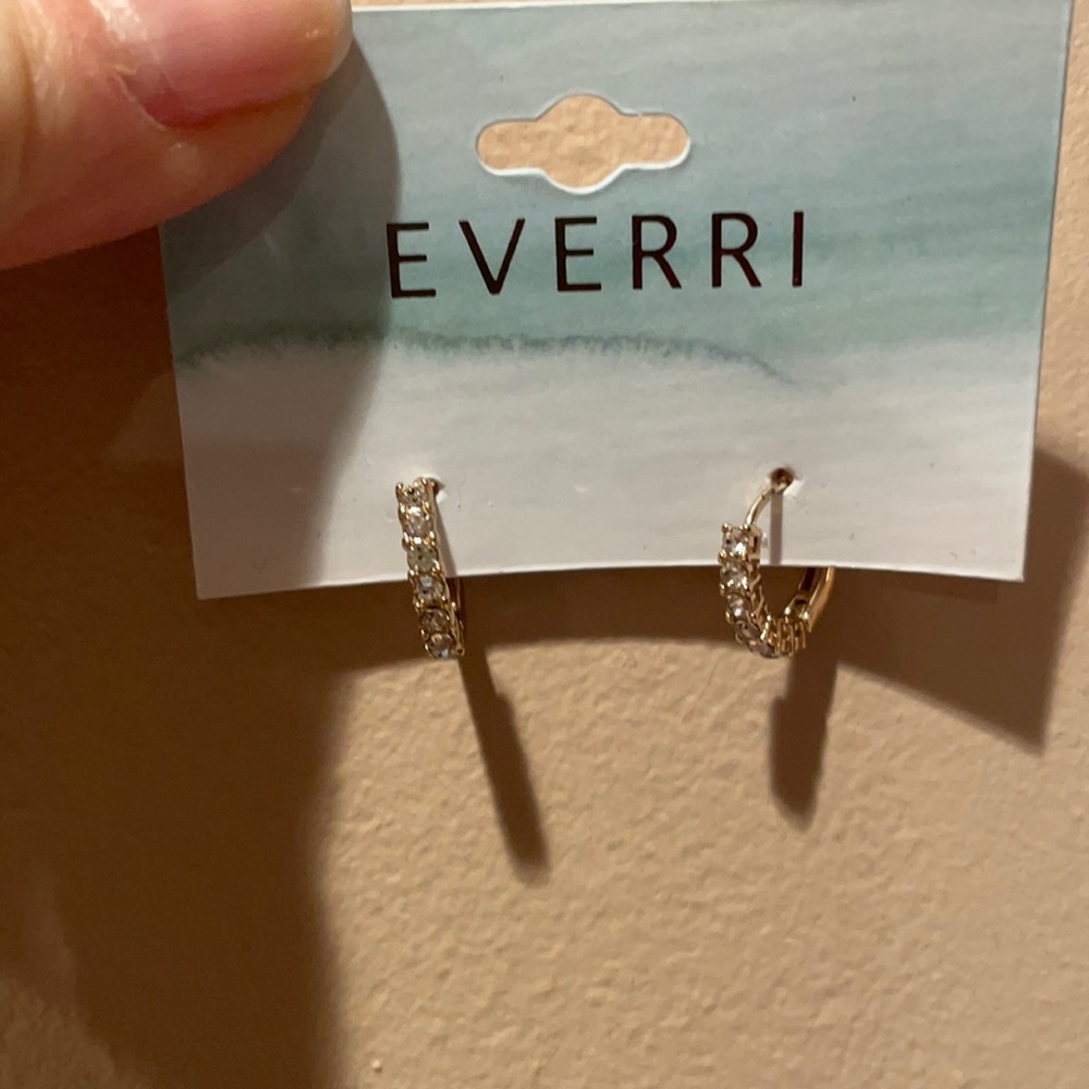 EVERRI faux Diamond and gold earrings nwt